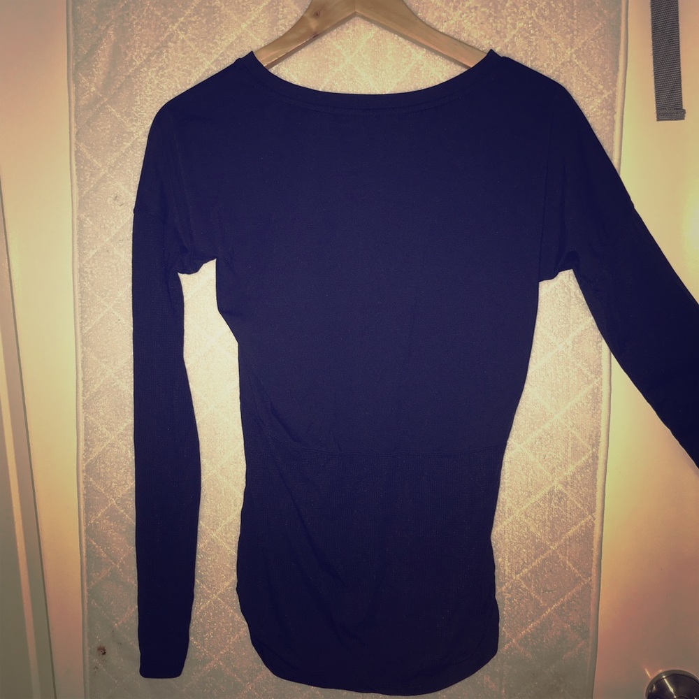 Fabletics long sleeve shirt with thumb holes